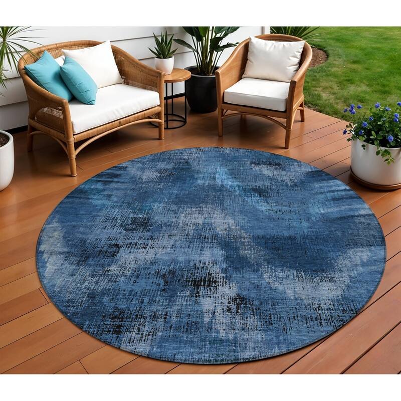HomeRoots Abstract Transitional Rectangle Outdoor Rug - 8' Round