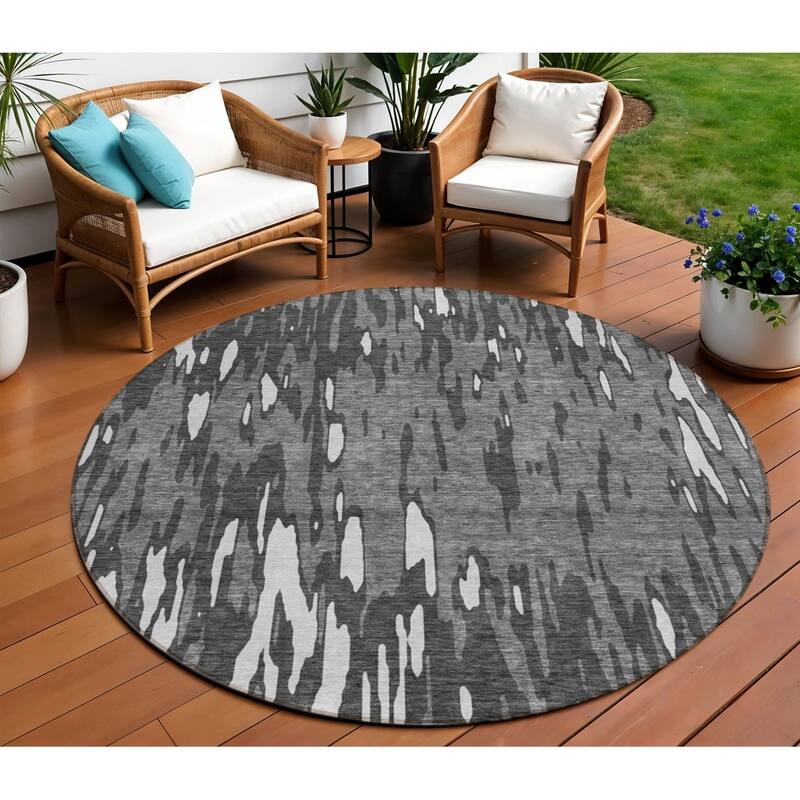 HomeRoots Abstract Transitional Rectangle Outdoor Rug - 8' Round