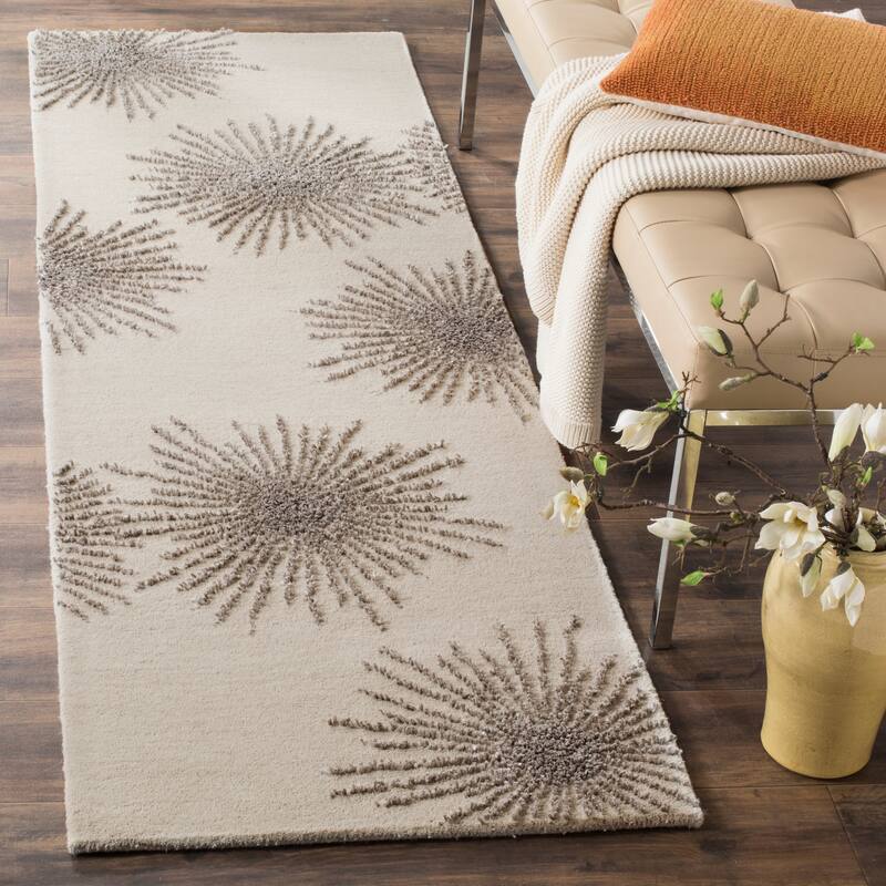 SAFAVIEH Handmade Soho Miyase Burst New Zealand Wool Rug - 2'6" x 8' Runner - Ivory/Silver