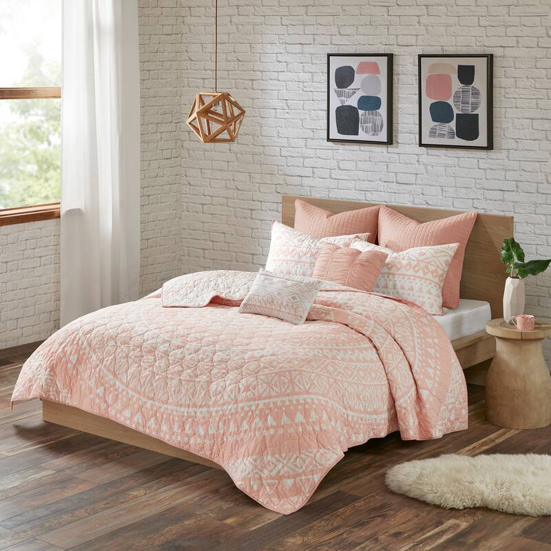 Intelligent Design Cora 7 Piece Reversible Cotton Quilt Set with Euro Shams and Thrwo Pillows