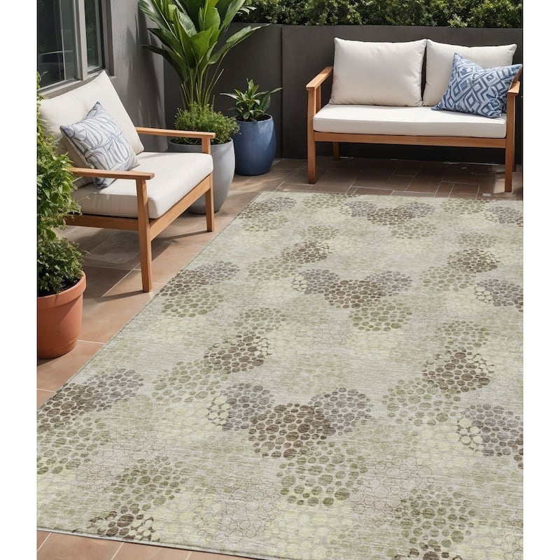 HomeRoots Polka Dot Transitional Rectangle Outdoor Rug - 5' X 8'