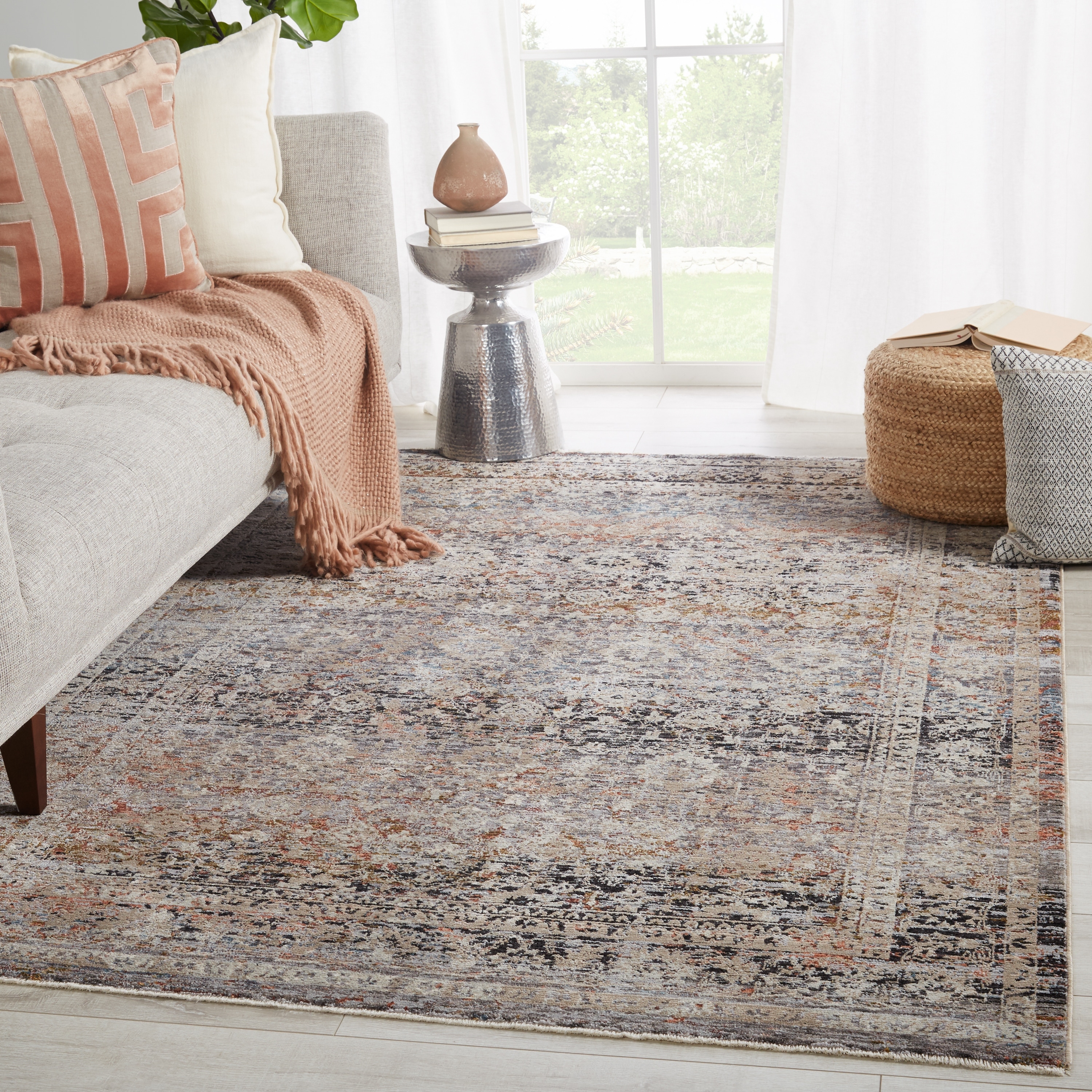 Tawna Oriental Gray/ Black Area Rug