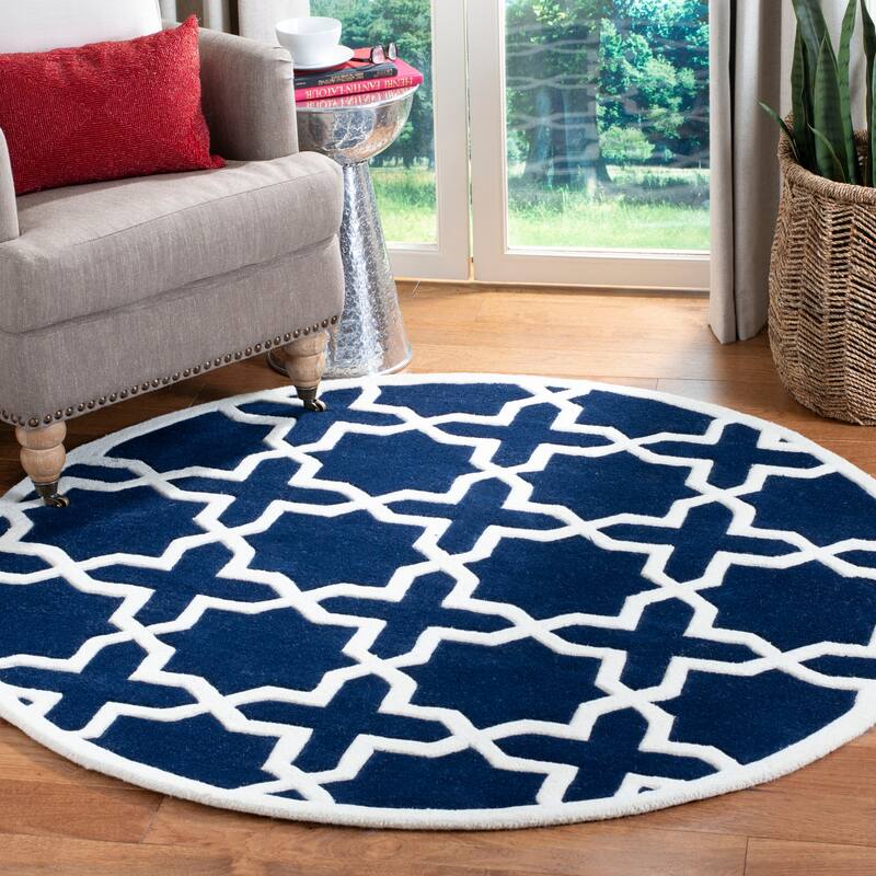 SAFAVIEH Handmade Chatham Begie Modern Moroccan Wool Rug - 4' Round - Dark Blue/Ivory