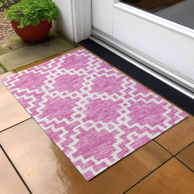 Machine Washable Indoor/ Outdoor Chantille Geo Trellis Rug - Blush - 1'8" x 2'6"