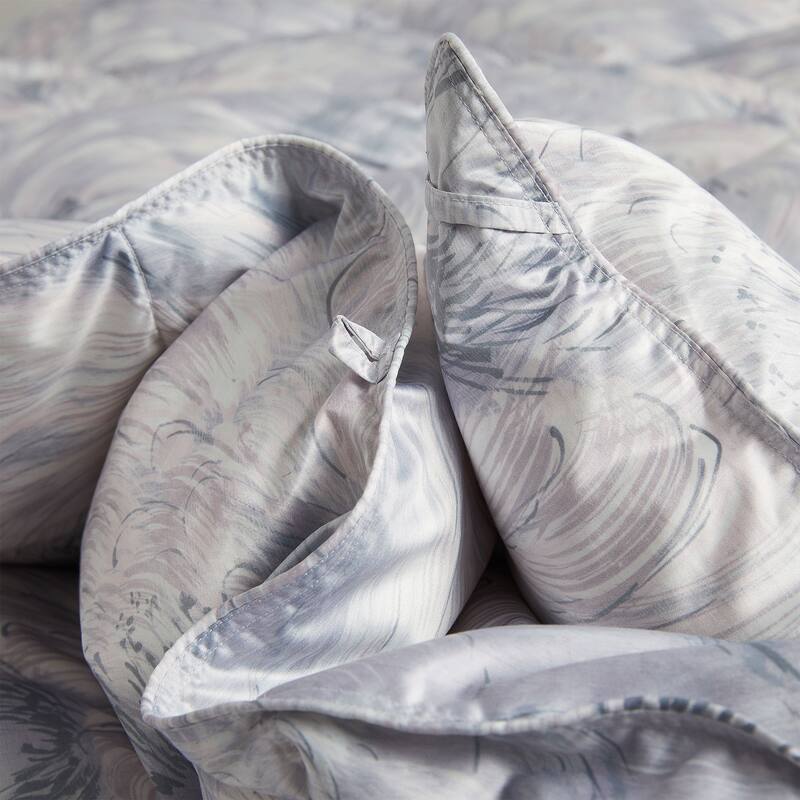 All Season luxurious Silk Covered 93% White Goose Down Comforter