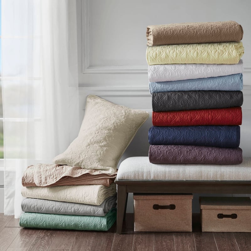 Madison Park Mansfield Reversible Oversized 3-piece Solid Texture Bedspread Quilt Set with Matching Shams