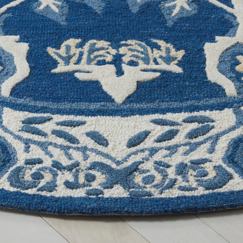 SAFAVIEH Handmade Earthly Treasure Aurelija Traditional Wool Rug