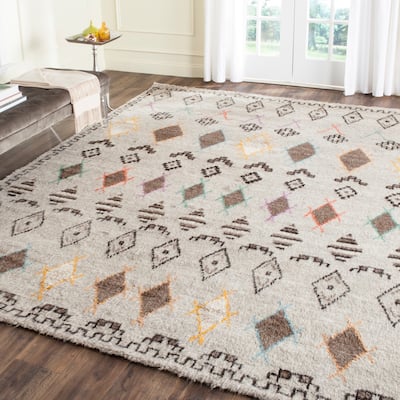 SAFAVIEH Hand-knotted Kenya Roelofje Southwestern Tribal Wool Rug