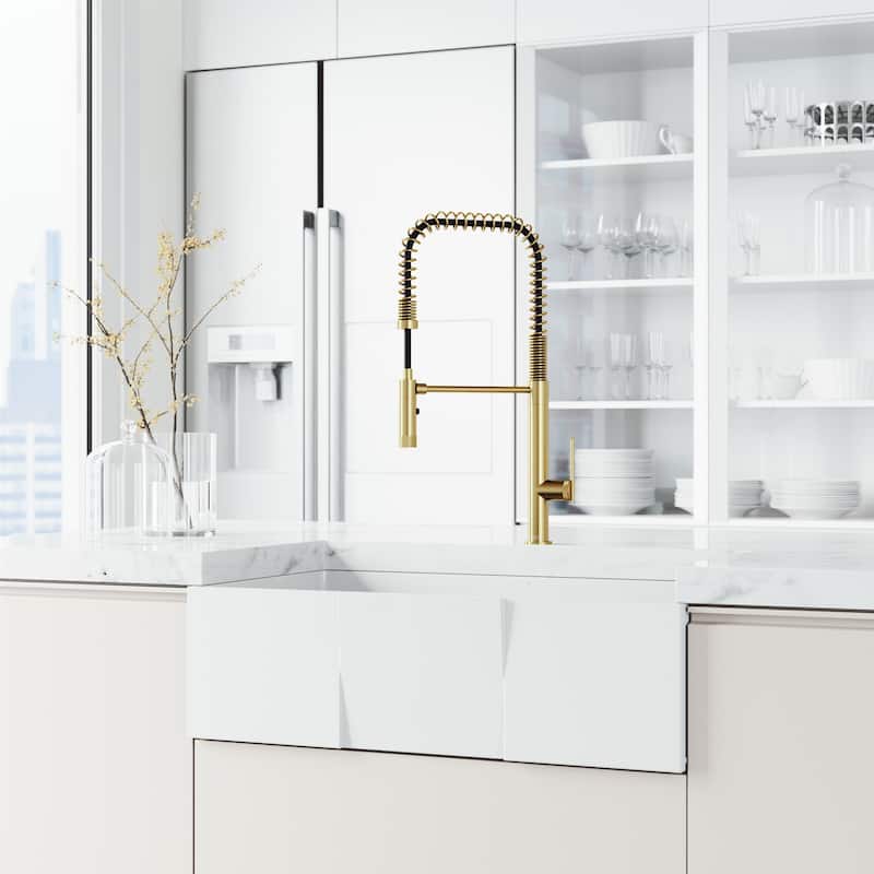 VIGO Sterling 23" H Single Handle Pull-Down Sprayer Kitchen Faucet