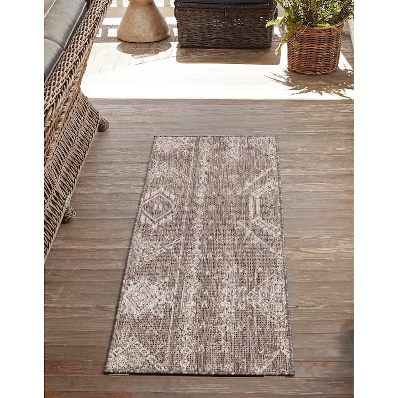 Outdoor Ogooplario Collection Area Rug - Brown - 2'x5'
