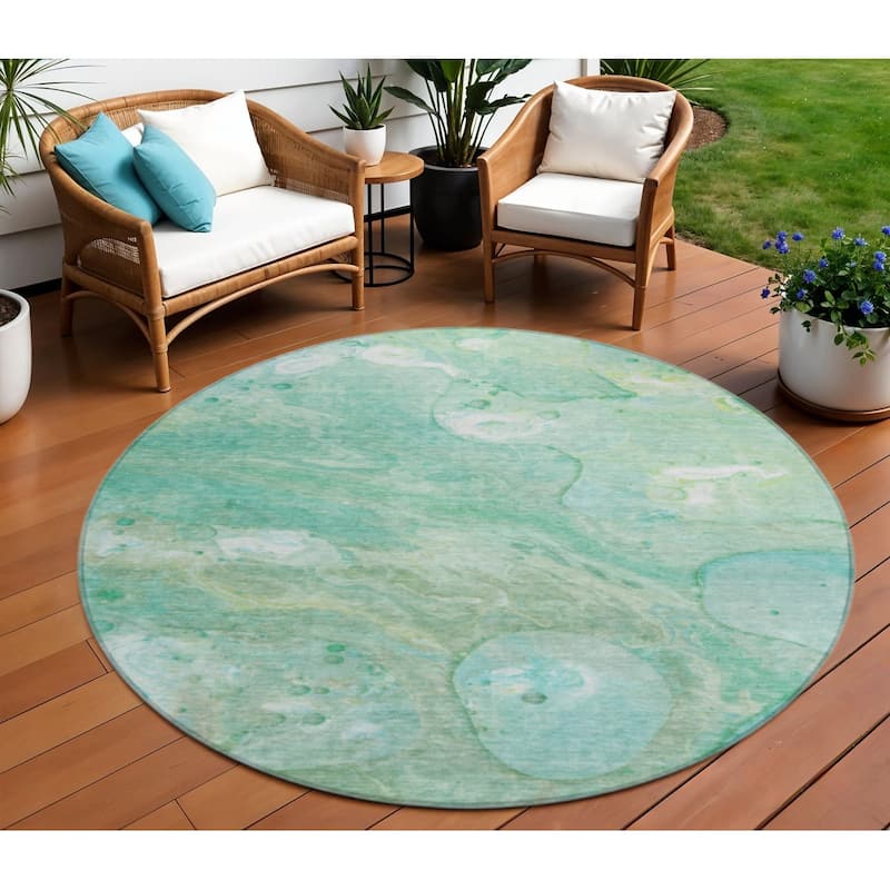 HomeRoots Abstract Transitional Rectangle Outdoor Rug - 8' Round
