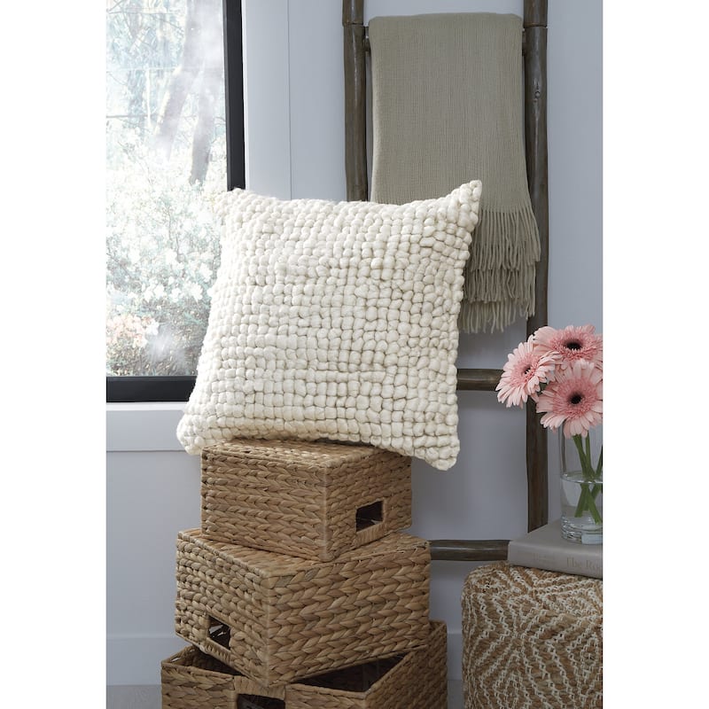 Signature Design by Ashley Aavie White Pillow (Set of 4)