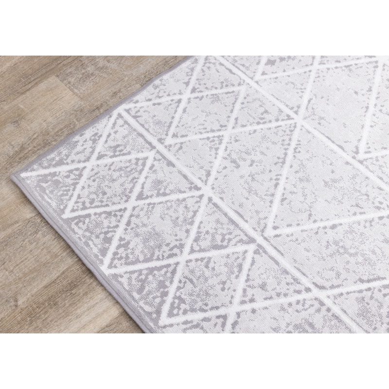 Victoria Collection - Grey Faded Geometric Design Rug