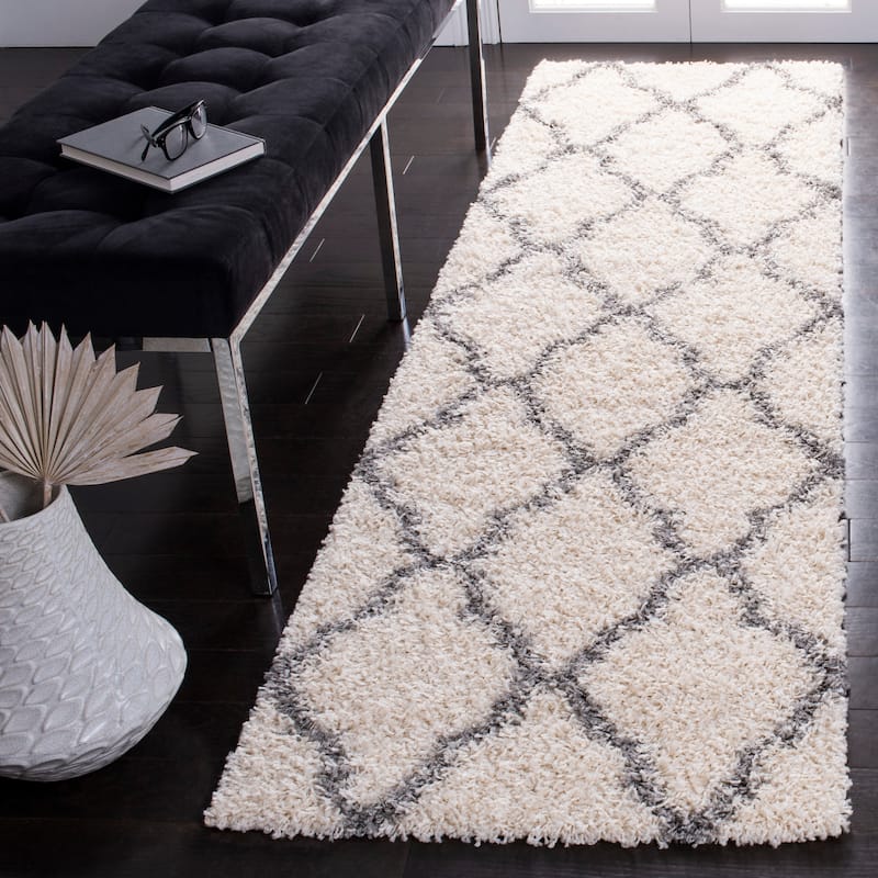 SAFAVIEH Dallas Shag Darina Trellis 1.5-inch Thick Rug - 2'3" x 8' Runner - Ivory/Grey