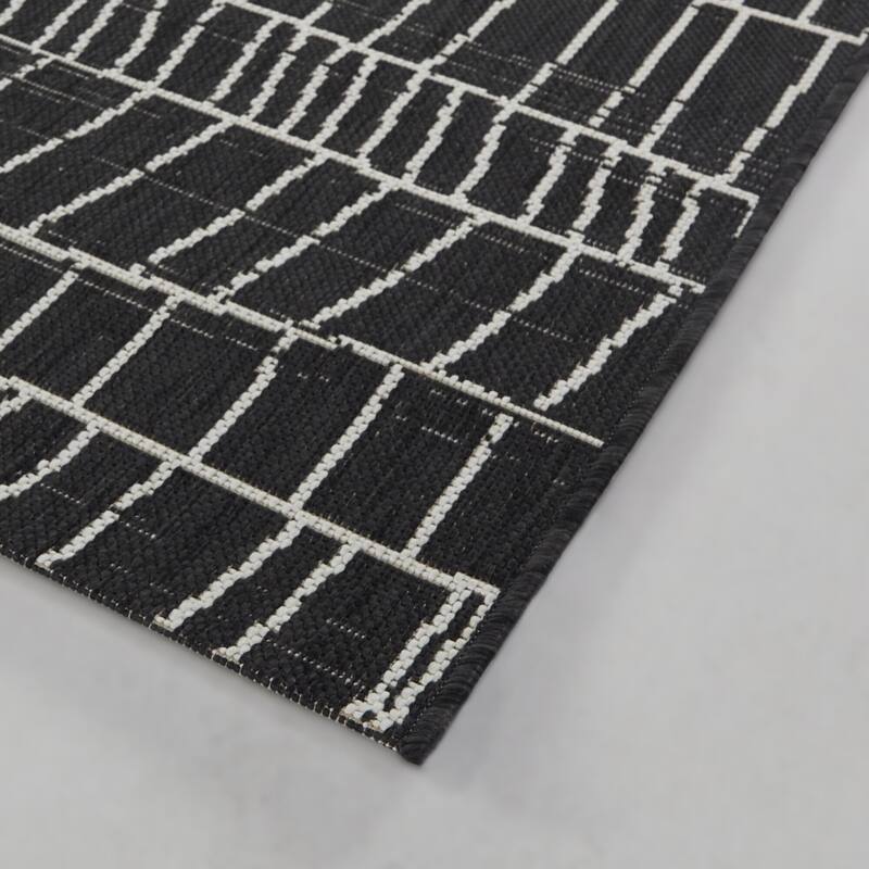 Siegel Modern Geometric Indoor/Outdoor Area Rug