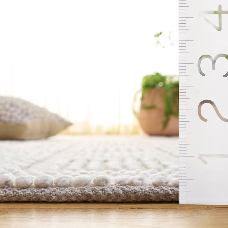 SAFAVIEH Handmade Natura Vizma Raised Textured Wool Blend Rug