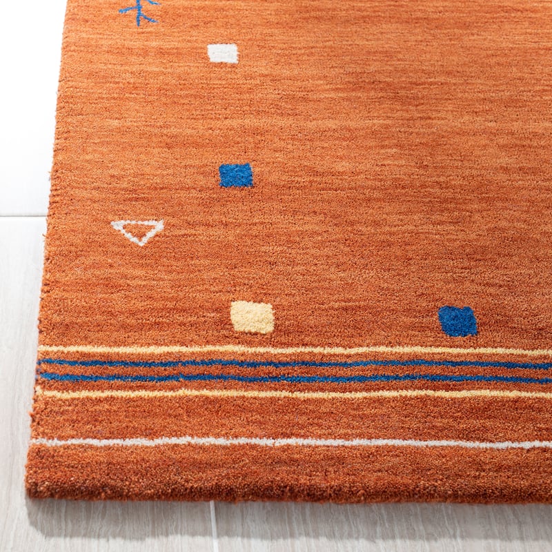 SAFAVIEH Handmade Himalaya Breann Border Wool Rug