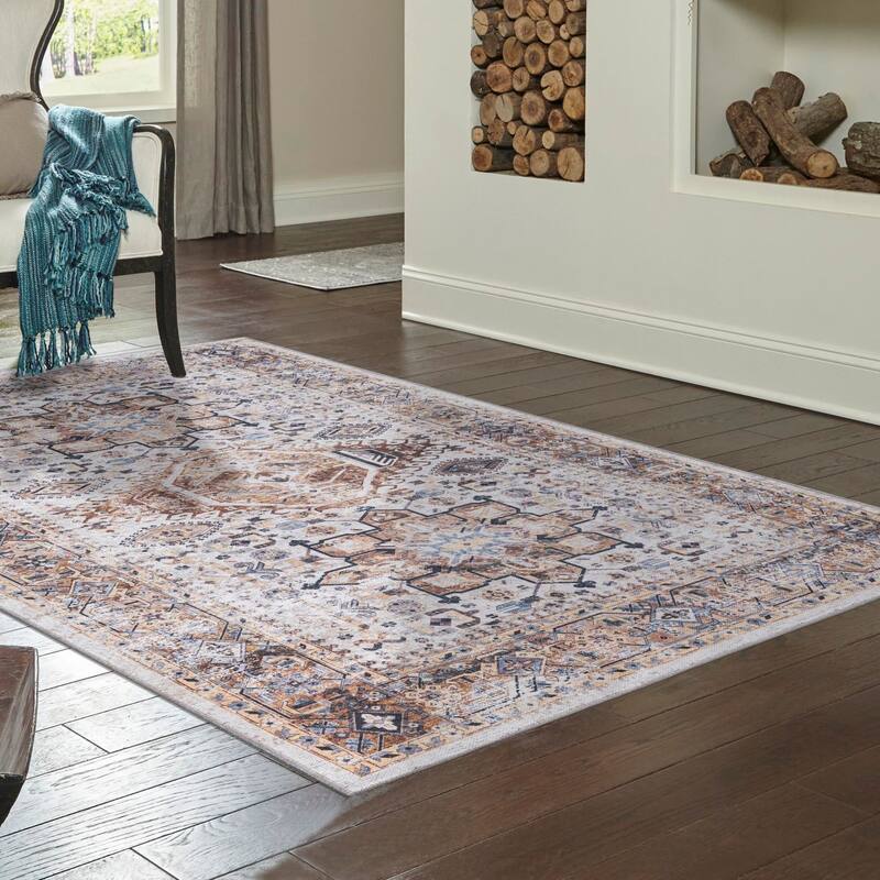 Traditional Tira Collection Area Rug