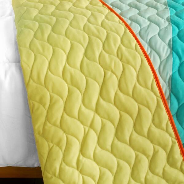 Reflections in Plexiglass 3PC VermicelliQuilted Patchwork Quilt Set