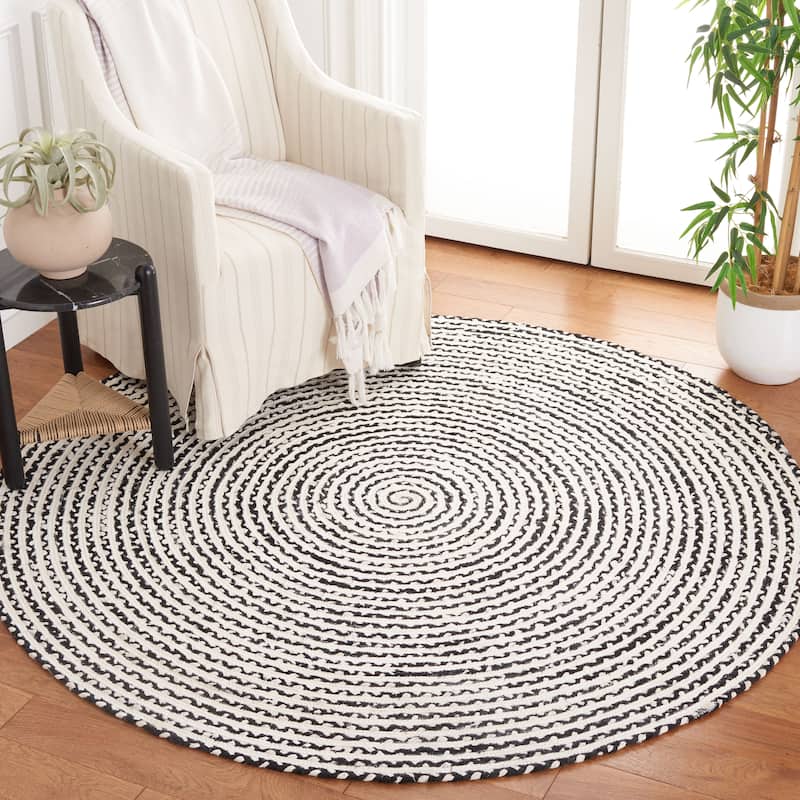 SAFAVIEH Handmade Braided Tadako Cotton Rug - 6' Round - Black/Ivory