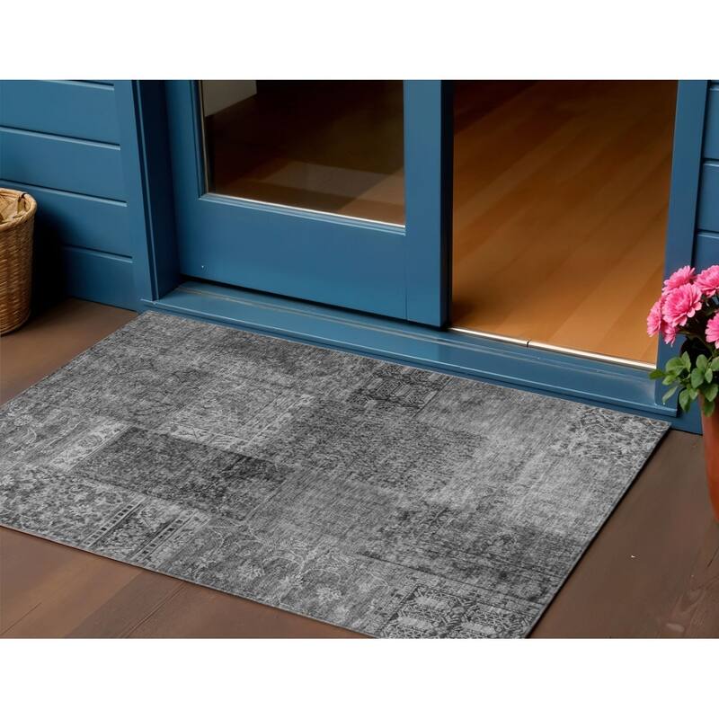 HomeRoots Patchwork Transitional Rectangle Outdoor Rug - 3' x 5'