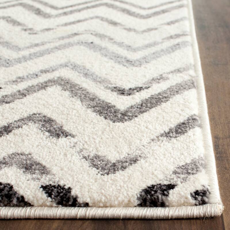 SAFAVIEH Evoke Lissa Distressed Vintage Boho Rug