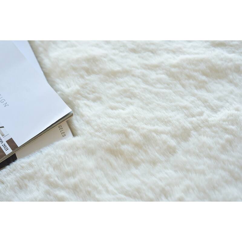 EXQUISITE RUGS Hand-stitched Polyacrylic Ivory Area Rug.