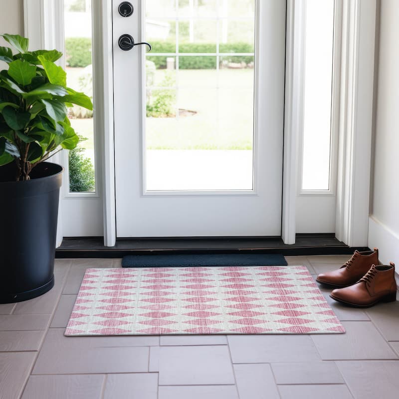 Machine Washable Indoor/ Outdoor Chantille Diamonds Rug - Pink - 1'8" x 2'6"