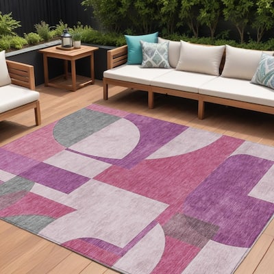 HomeRoots Geometric Modern Rectangle Outdoor Rug