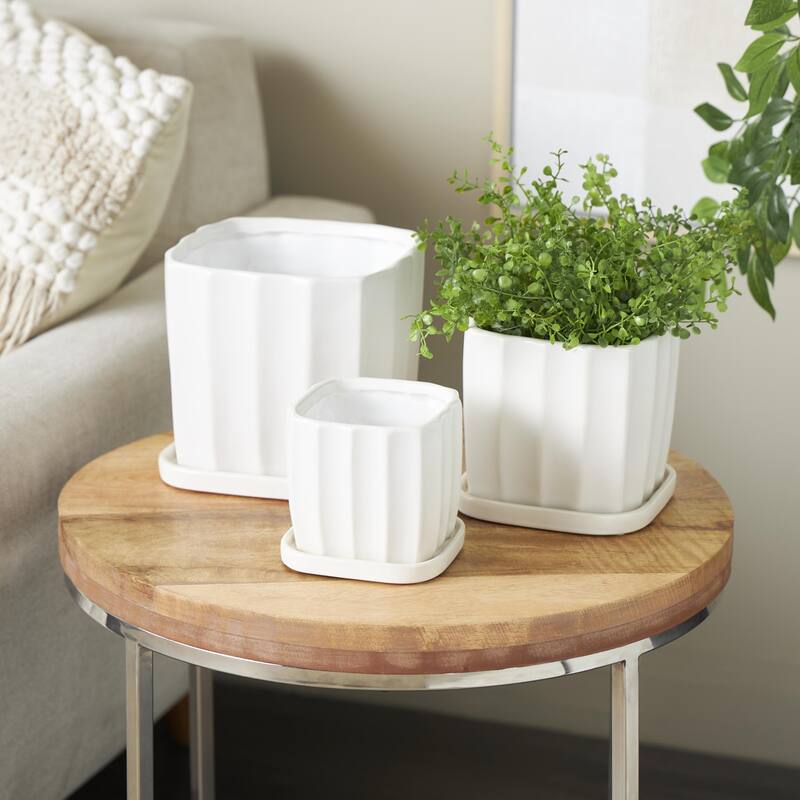 Black or White Ceramic Ribbed Indoor Outdoor Planter with Attached Saucer (Set of 3) - White