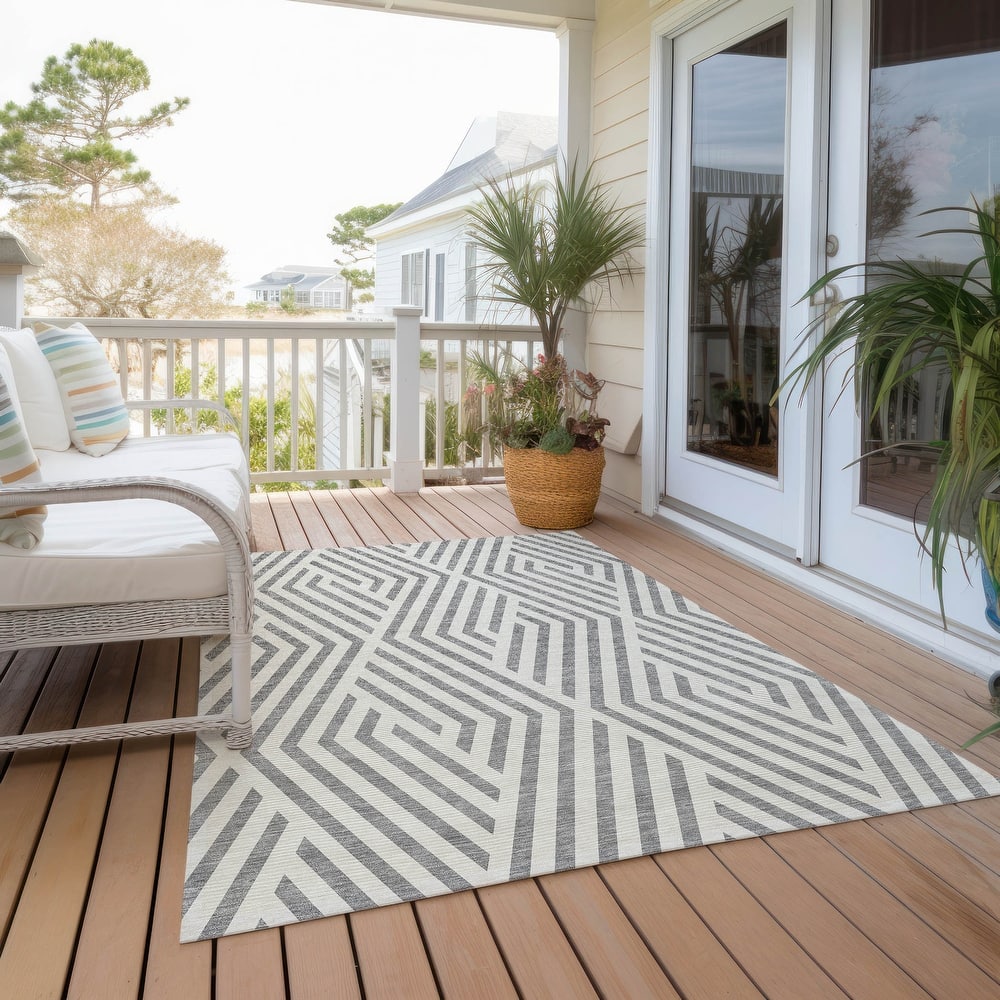 Machine Washable Indoor/ Outdoor Modern Diamonds Chantille Rug