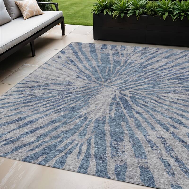 HomeRoots Abstract Transitional Rectangle Outdoor Rug - 5' X 8'