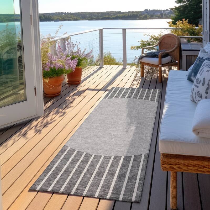 Machine Washable Indoor/ Outdoor Modern Sunrise Chantille Rug