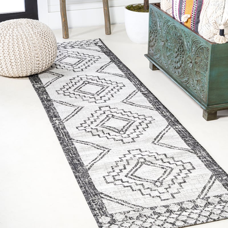 JONATHAN Y Carwa Diamond Tribal Medallion Indoor/Outdoor Area Rug