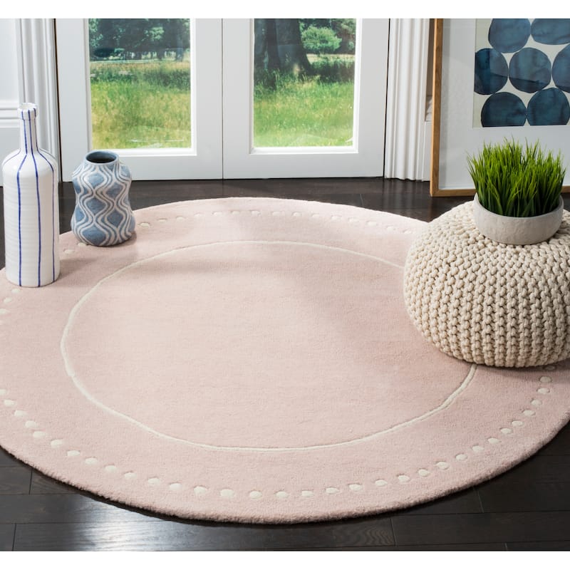 SAFAVIEH Handmade Bella Alverta Dotted Border Wool Rug - 5' x 5' Round - Light Pink/Ivory