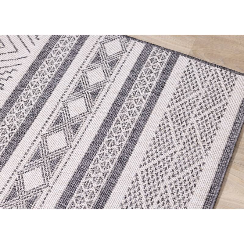 Brooke Collection - White/Grey Tribal Banded Reversible Outdoor Rug