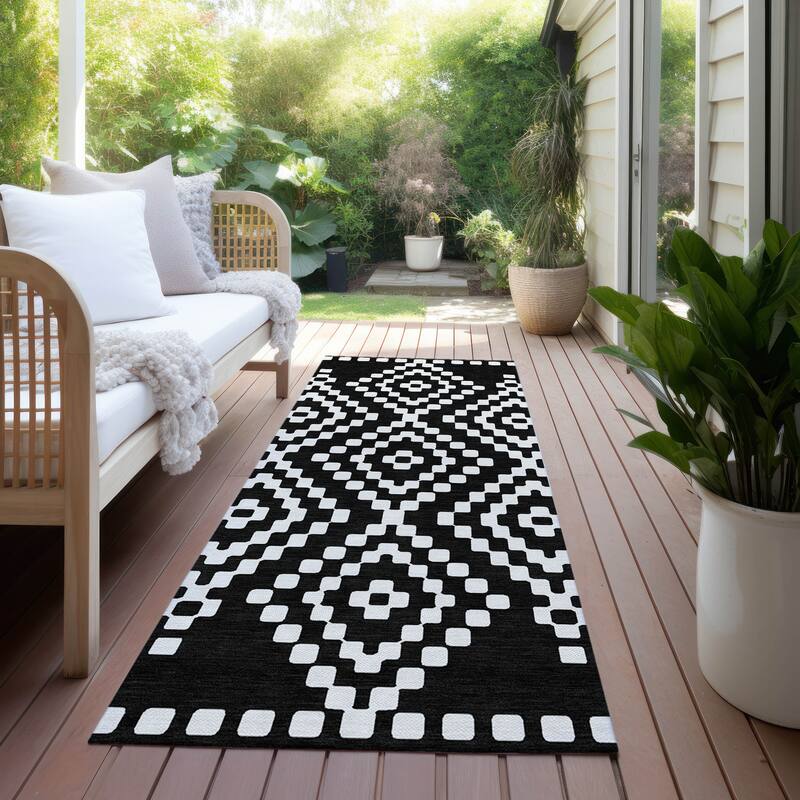 Machine Washable Indoor/ Outdoor Chantille Moroccan Boho Rug - Black - 2'3" x 7'6"