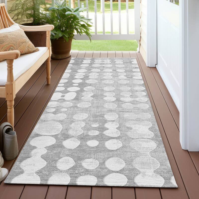 Machine Washable Indoor/ Outdoor Chantille Abstract Dots Rug - Gray - 2'3" x 7'6"