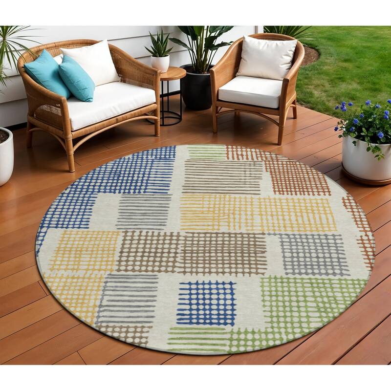 HomeRoots Geometric Transitional Rectangle Outdoor Rug - 8' Round