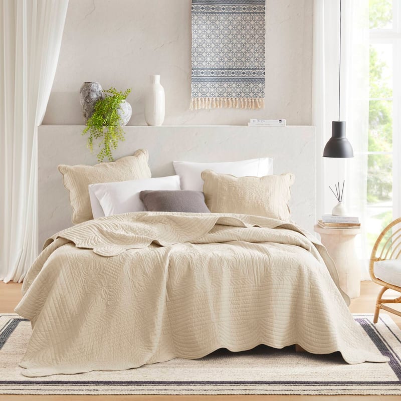 Madison Park Marino 3 Piece Reversible Scalloped Edge Quilt Set - Cream - Queen
