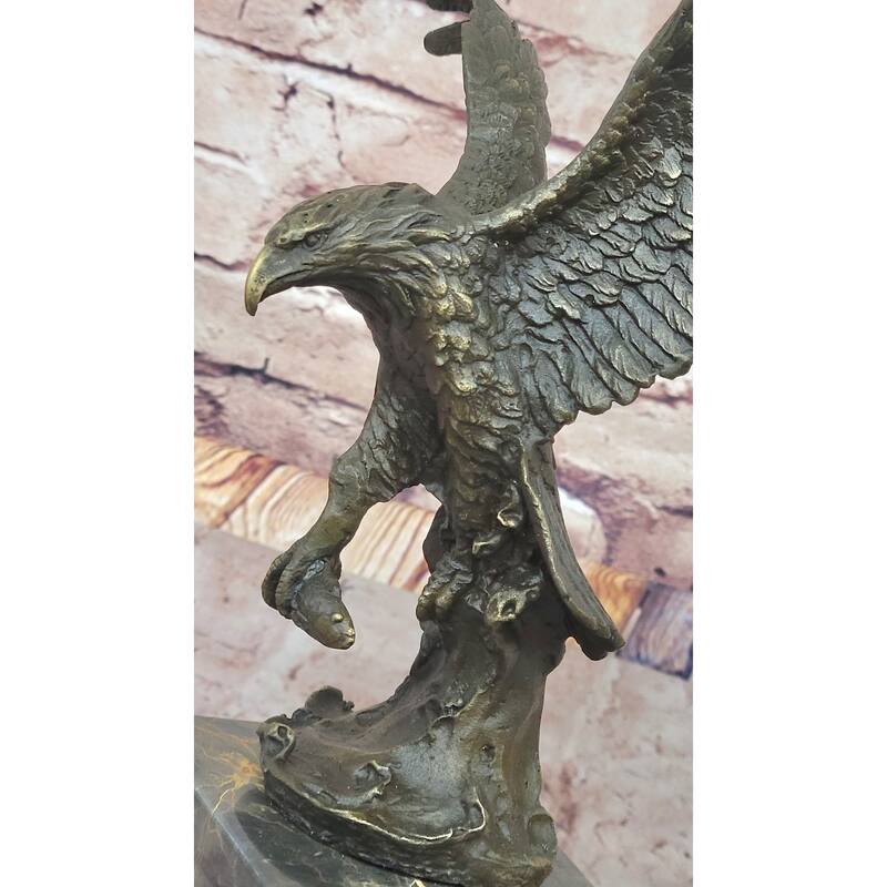 Swooping Eagle Catching Fish Hot Cast Wildlife Bronze Sculpture Statue Figurine