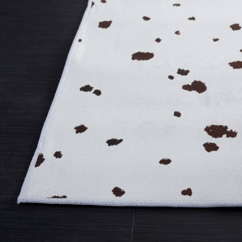 SAFAVIEH Faux Hide Machine Washable Slip Resistant Kullike Rustic