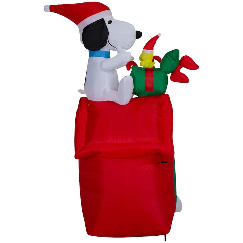 Airblown-Snoopy and Woodstock on Doghouse-Scene-Peanuts