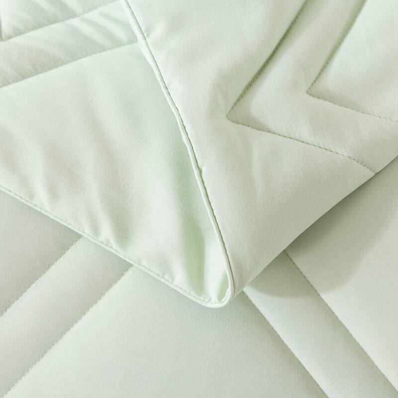 Double Diamond Down Alternative Comforter