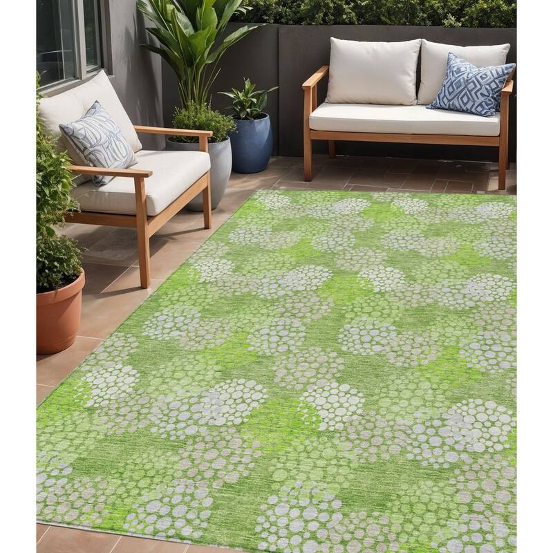 HomeRoots Polka Dot Transitional Rectangle Outdoor Rug - 5' X 8'