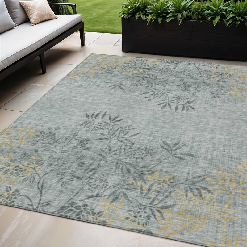HomeRoots Floral Transitional Rectangle Outdoor Rug - 5' X 8'