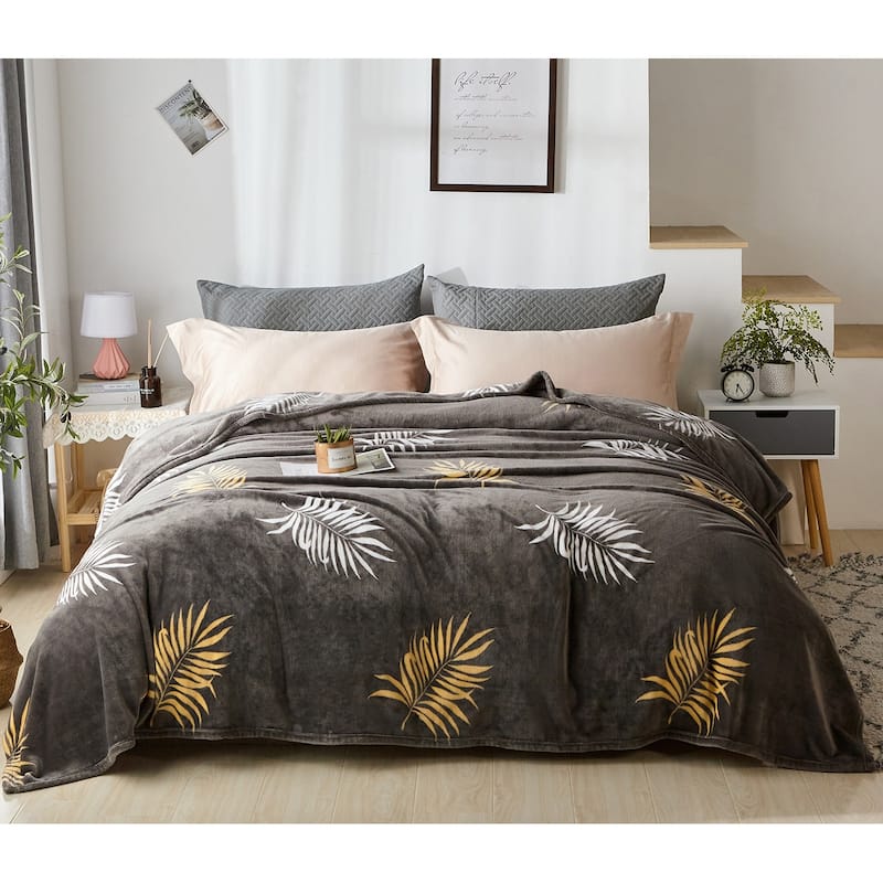Luxuriously Velvety Plush Blanket Soft Lightweight Blanket - Twin - Gold Leaves
