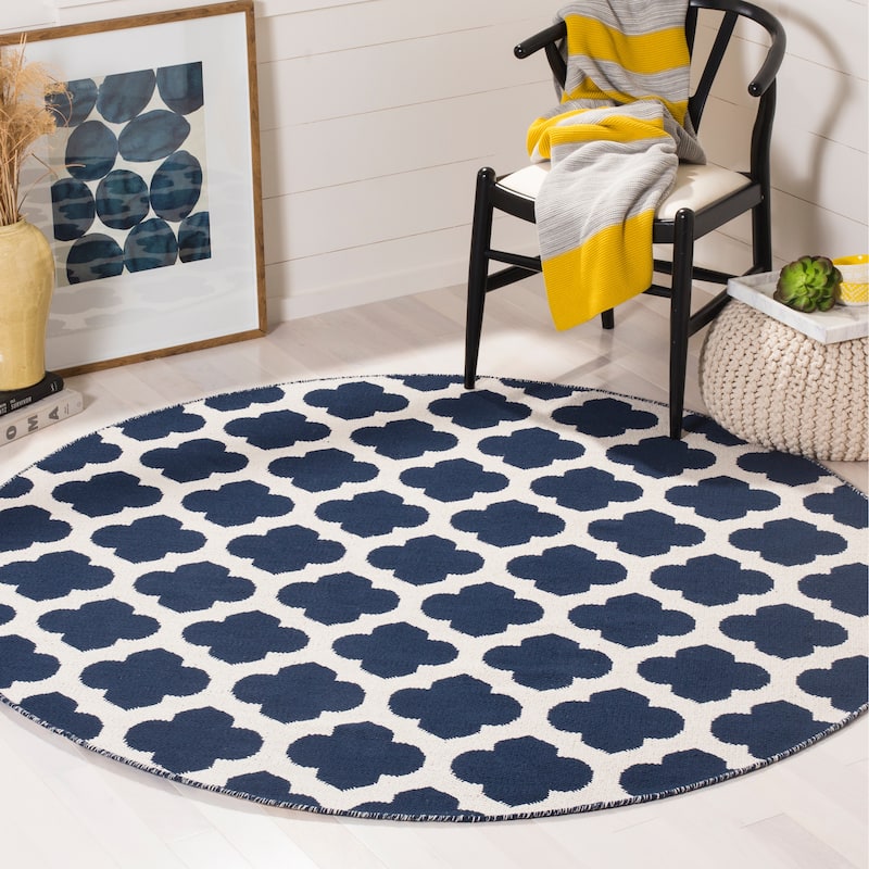 SAFAVIEH Handmade Flatweave Montauk Warwick Casual Cotton Rug - 6' Round - Navy/Ivory
