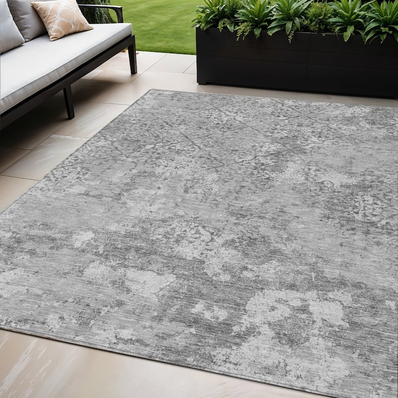 HomeRoots Floral Transitional Rectangle Outdoor Rug - 5' X 8'