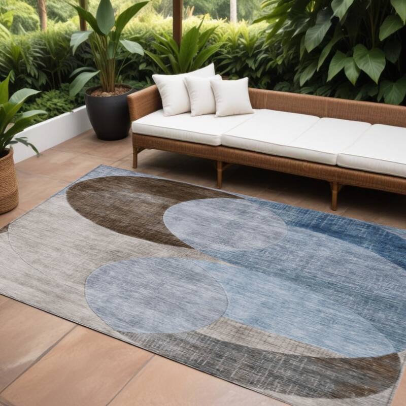 HomeRoots Geometric Transitional Rectangle Outdoor Rug - 8' X 10'
